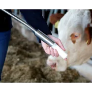 Boluksen antaminen applikaattorilla
