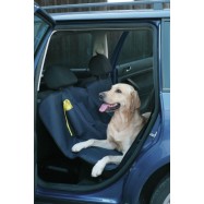 Koiran kuljetus autonistuimen suoja
